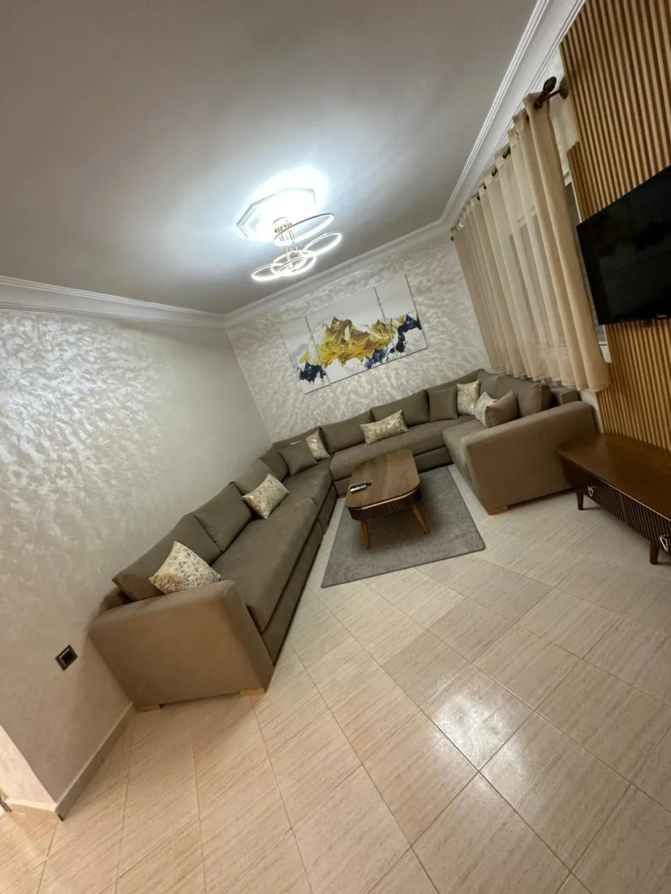 Appartement élégant à louer à Tanger, dans un immeuble sécurisé 2 chambre salon 