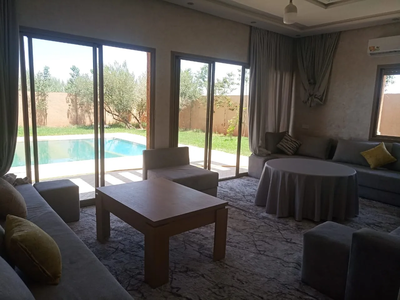 Appartement à louer à Tanger, près de la corniche de Malabata, au 3ème étage.
