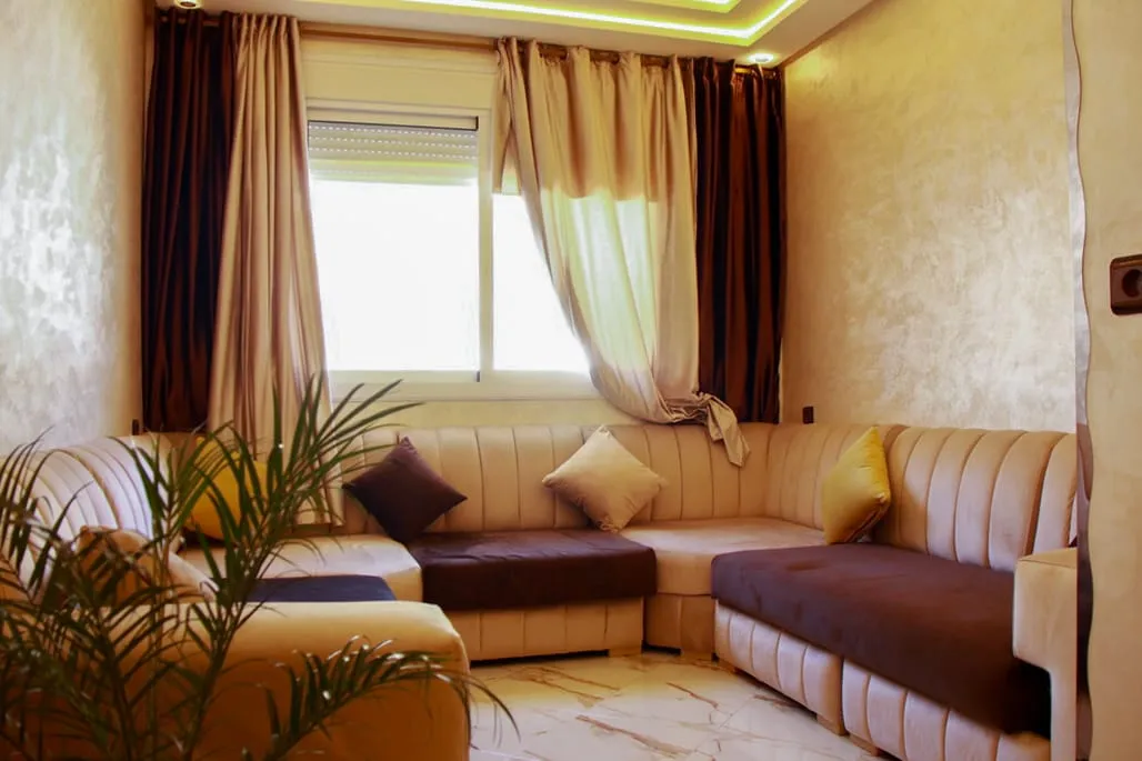 Appartement à louer à Chefchaouen, 4e étage, 2 chambres et un salon.