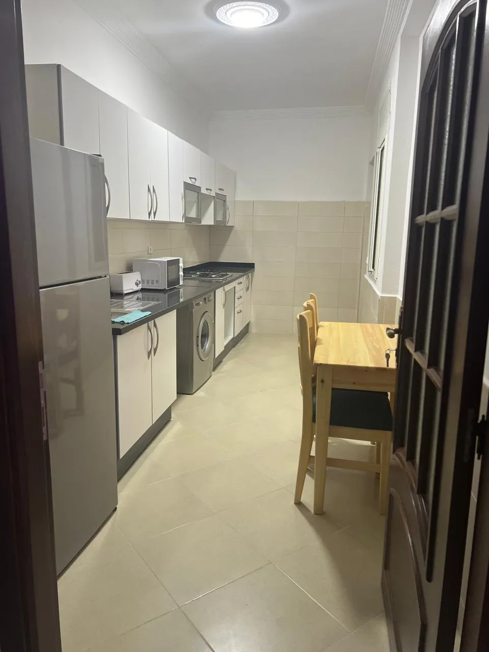 Appartement moderne à louerà la journée , 1 chambre, salon, rez-de-chaussée, 