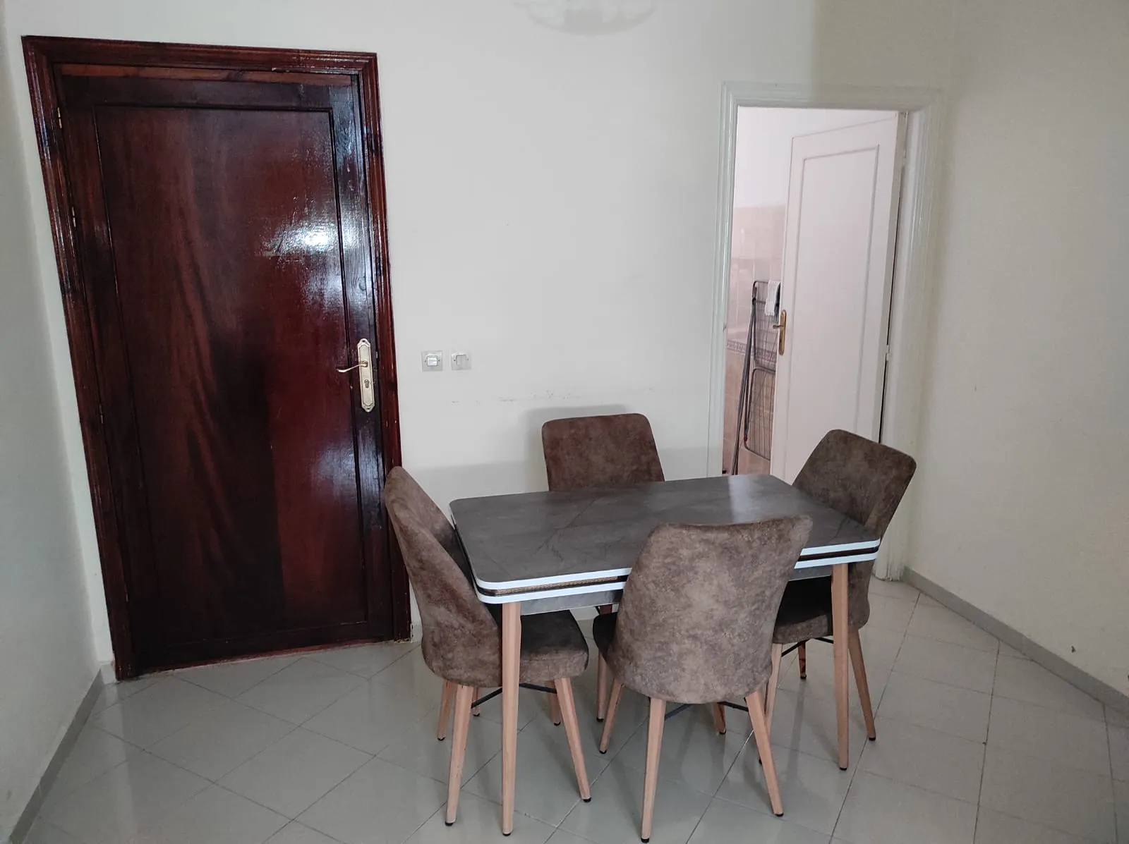 Bel appartement à louer à Boukhalef, Tanger – 2 chambres et un salon.