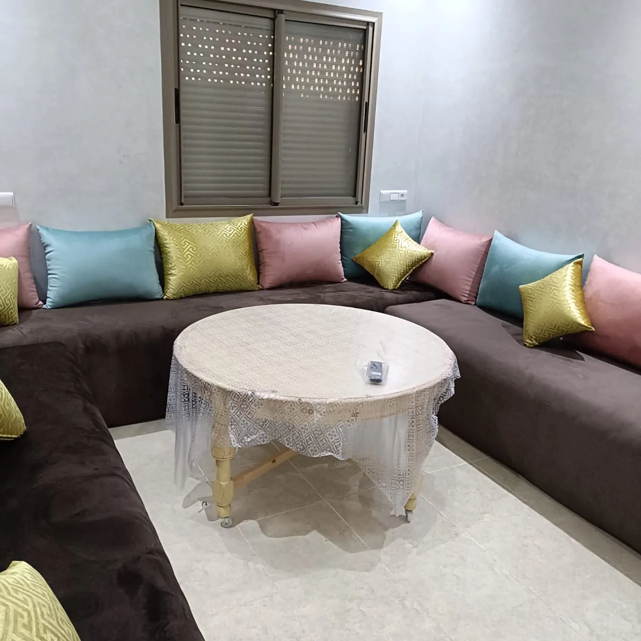 Appartement neuf meublé à louer au 2ᵉ étage dans le quartier Mhamid à Marrakech
