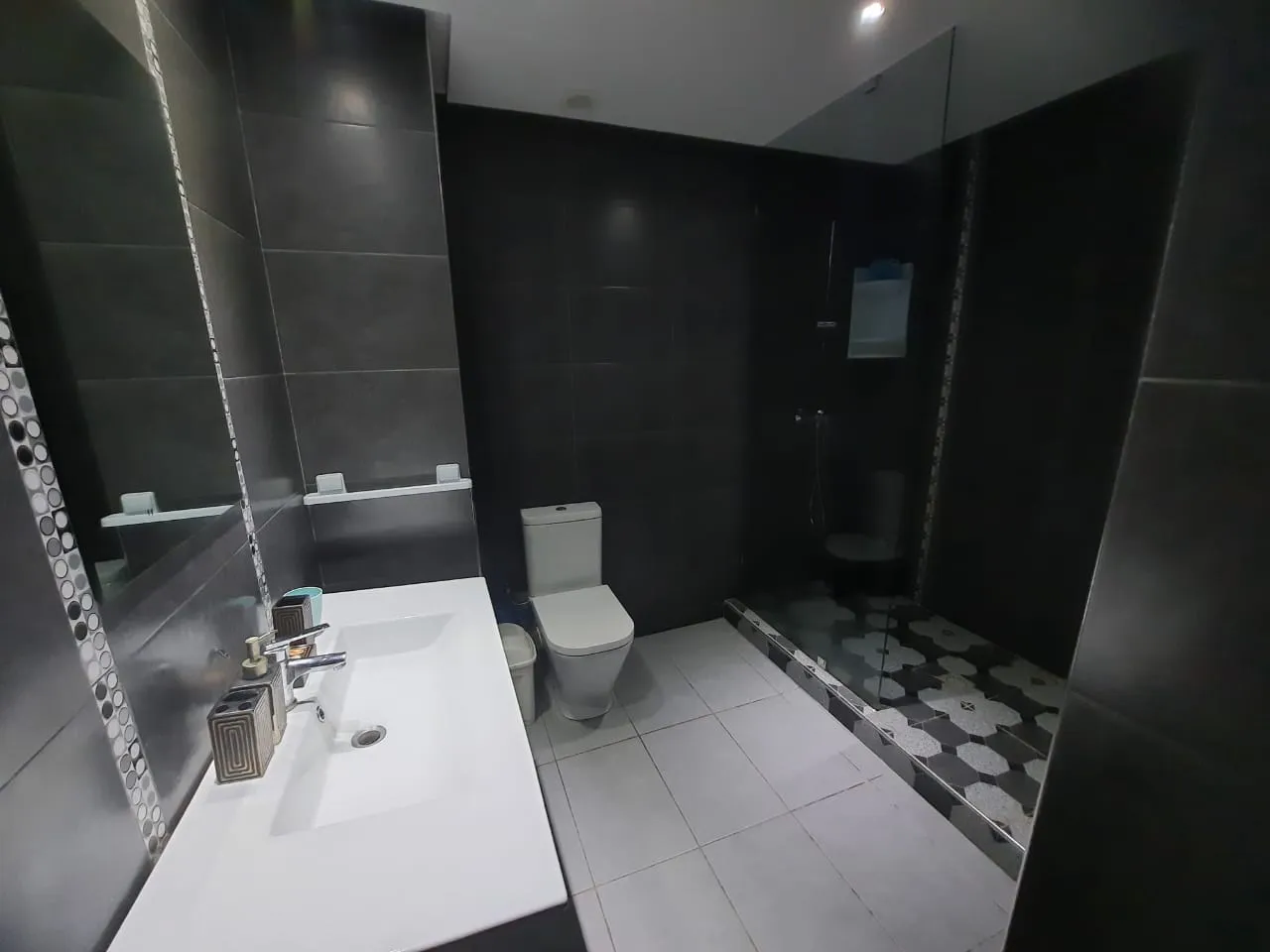 Appartement moderne à louer à Agadir, dans une résidence haut de gamme.