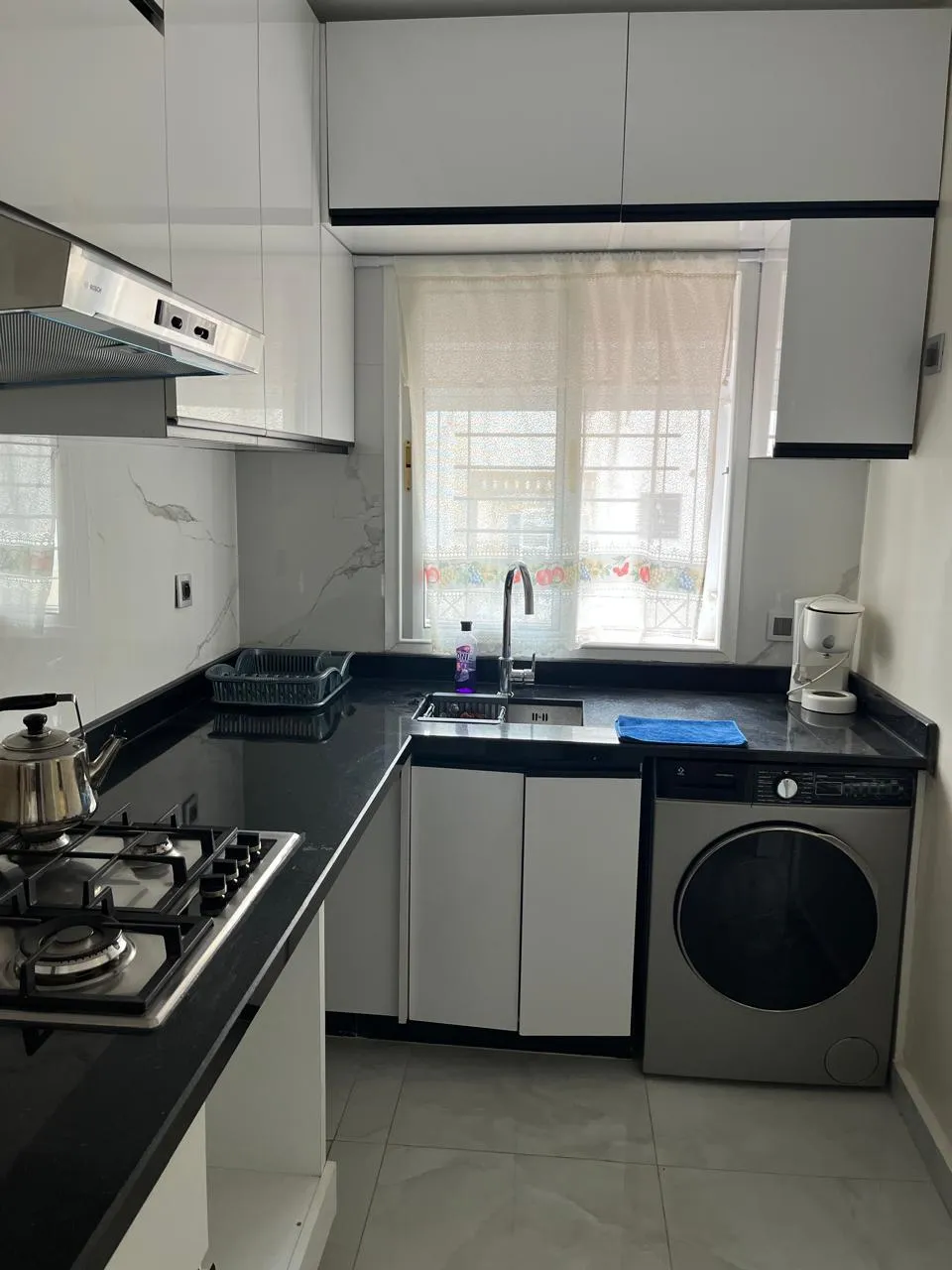 Appartement élégant à louer dans le quartier d'Idrâr à Agadir 2 chambres salon 