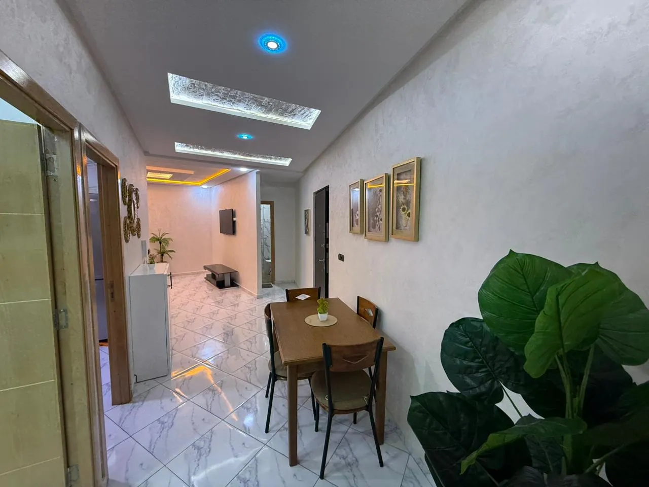 Appartement à louer quotidiennement à Chefchaouen, 2 chambres, salon, balcon, au premier étage 