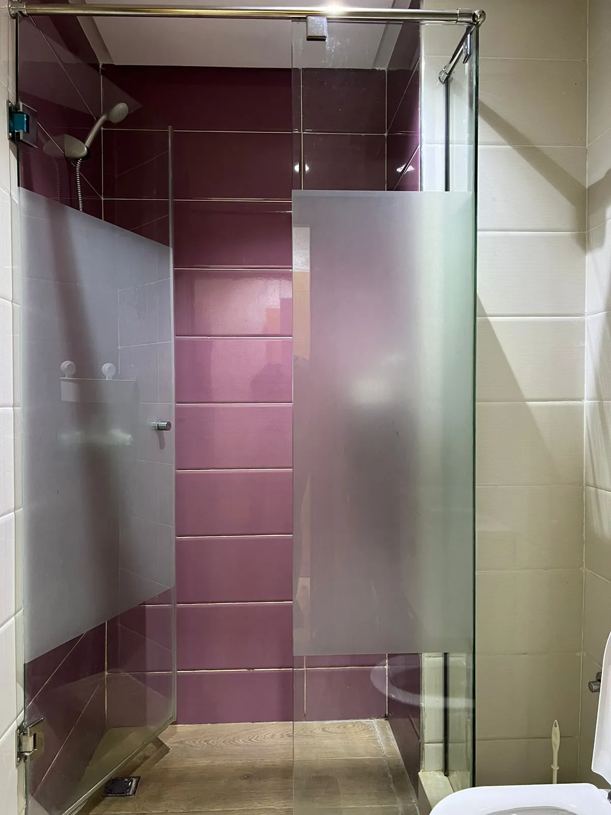 Appartement élégant à louer à Tanger dans une résidence sécurisée chambre salon 