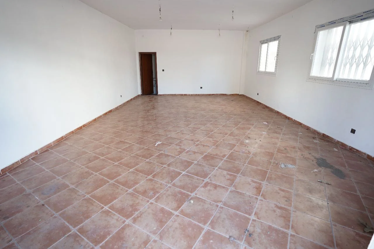 MAGASAIN COMMERCIAL À VENDRE OUED LAOU 40 MÈTRES 2 Façades