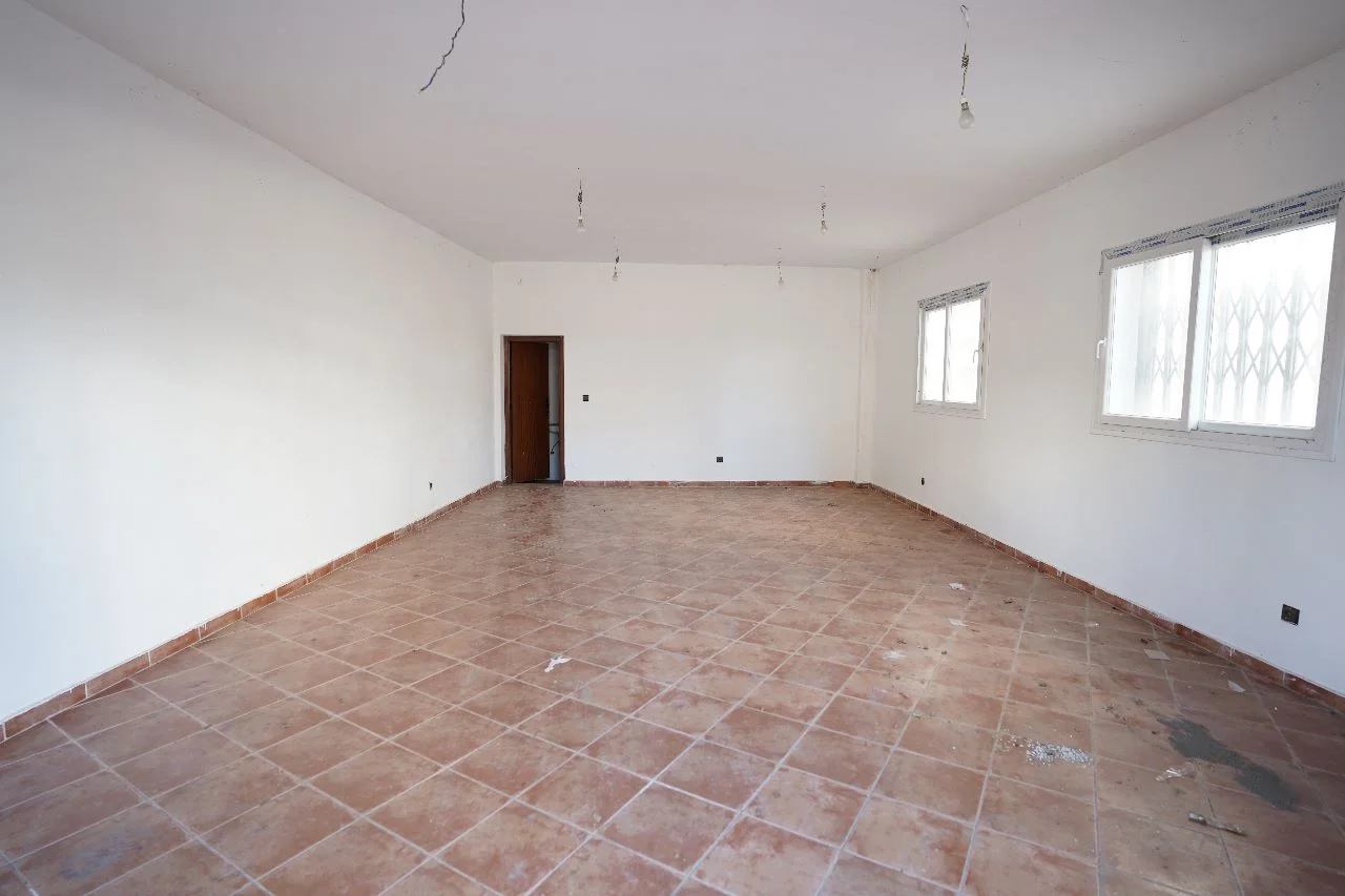 MAGASAIN COMMERCIAL À VENDRE OUED LAOU 40 MÈTRES 2 Façades