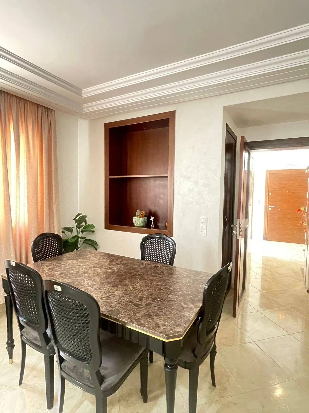Appartement de luxe à louer à Tanger dans un emplacement stratégique. 