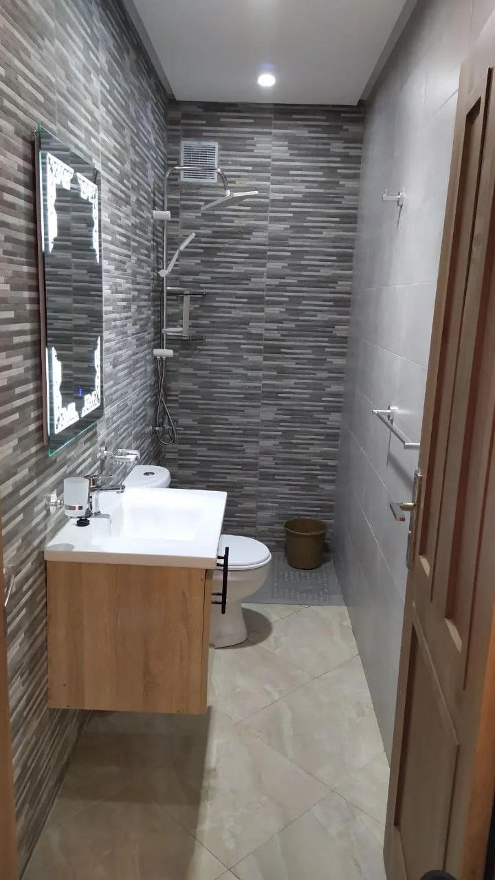 Bel appartement à louer à Tanger, emplacement excellent, 3 chambres.