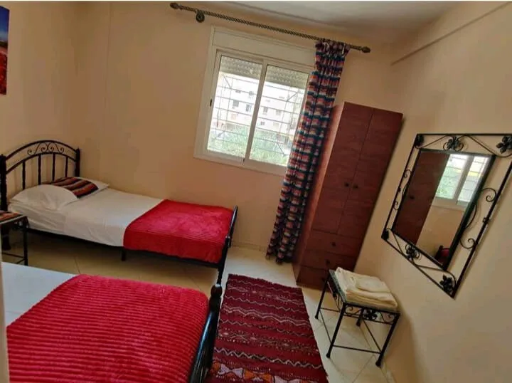 Appartement à louer au quartier Al-Hay Al-Mohammadi à Agadir, au deuxième étage.