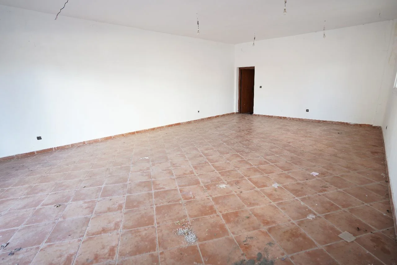 MAGASAIN COMMERCIAL À VENDRE OUED LAOU 40 MÈTRES 2 Façades