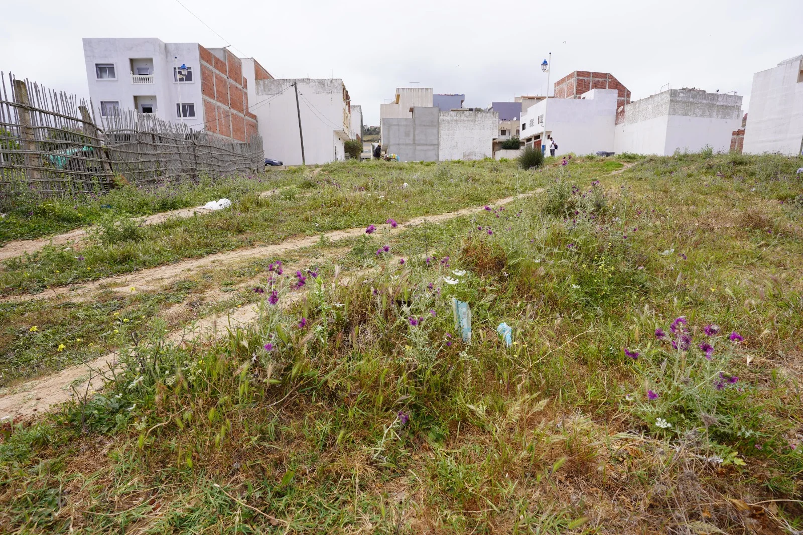 Terrain à vendre à Fnideq, proche de la route principale, 446 mètres