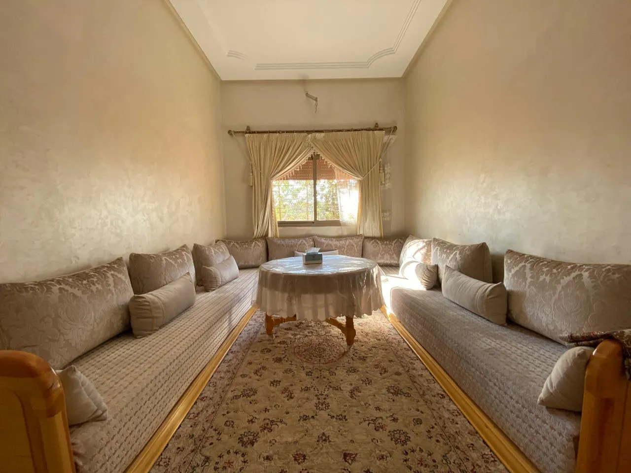 Un appartement meublé à louer par jour à Marrakech, situé au premier étage