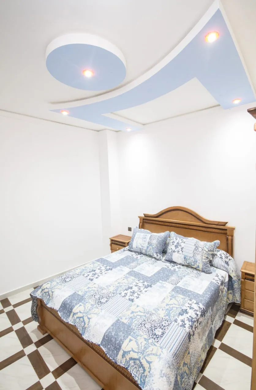 Bel appartement à louer au deuxième étage composé de deux chambres et d'un salon