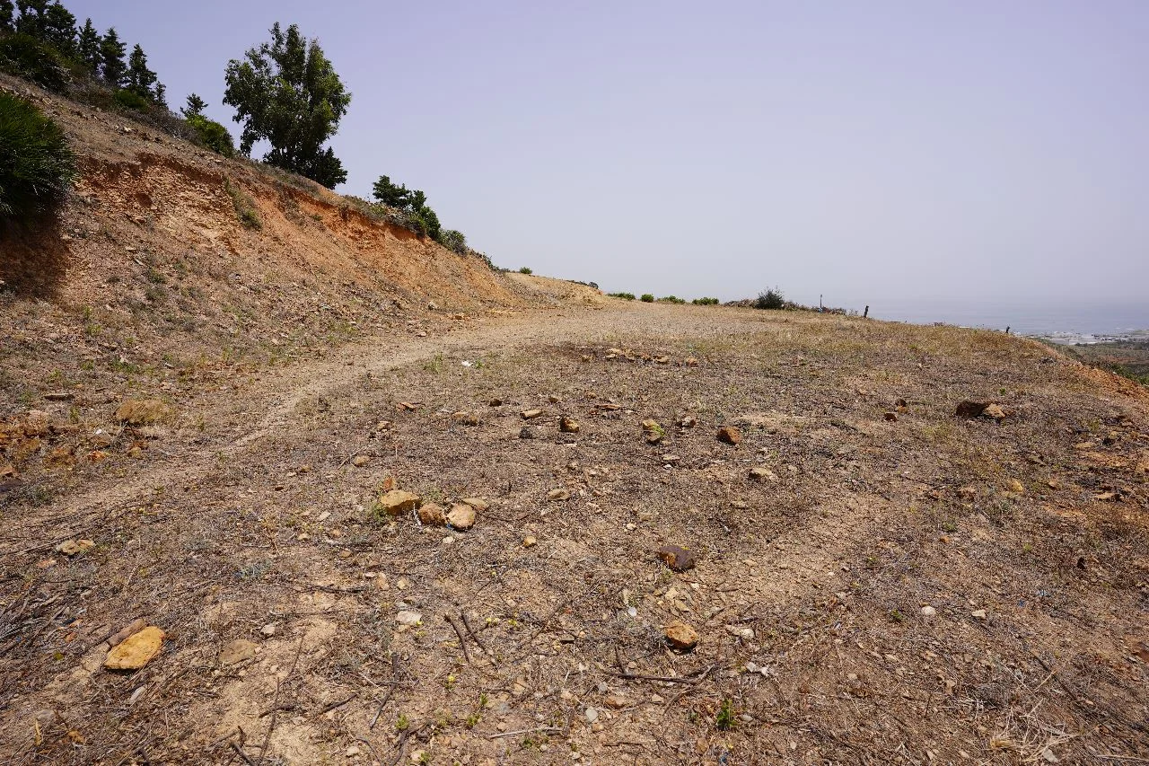 Un grand terrain dans la ville de Fnideq, à vendre, d'une superficie totale de 2