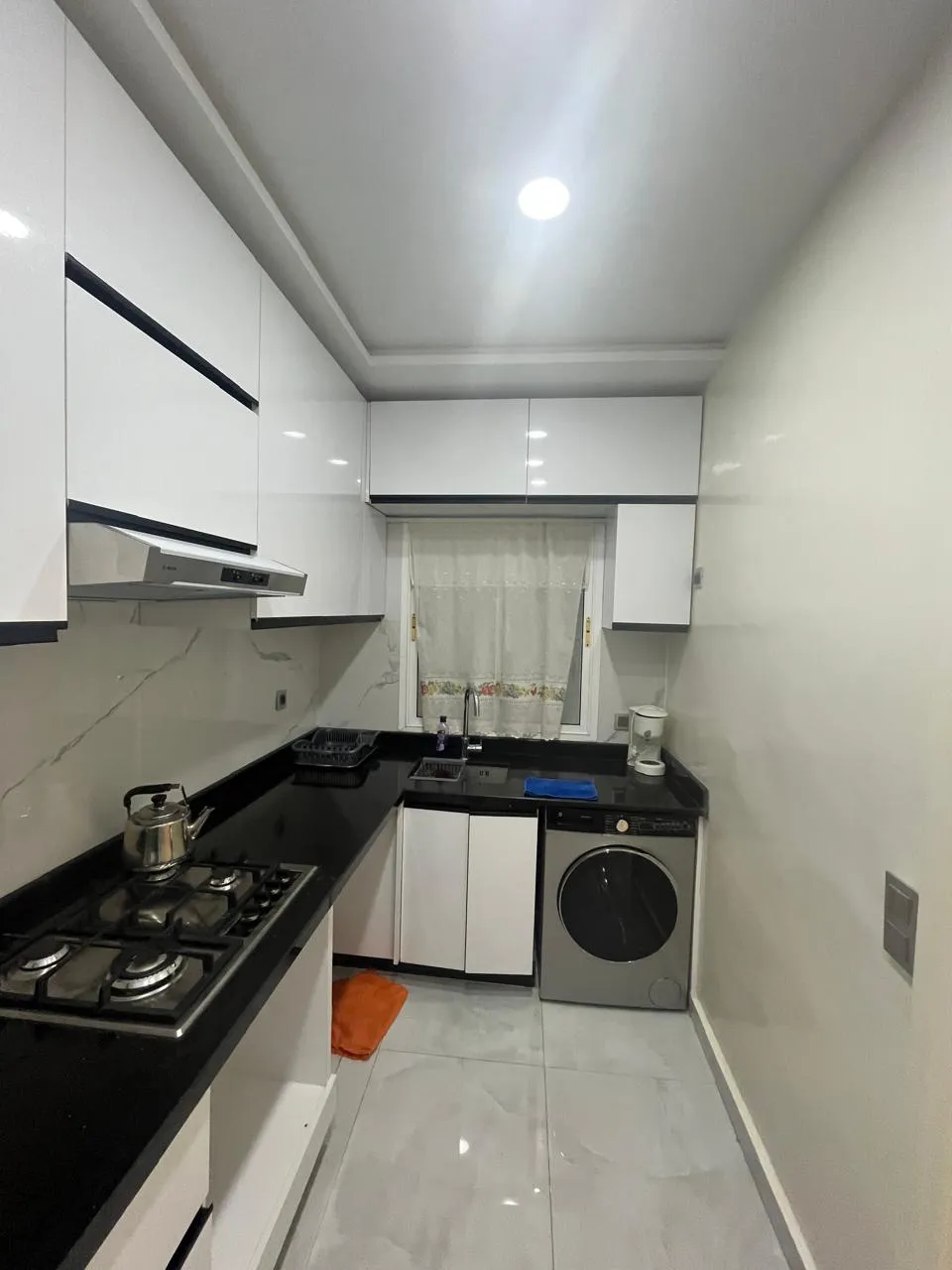 Appartement élégant à louer dans le quartier d'Idrâr à Agadir 2 chambres salon 