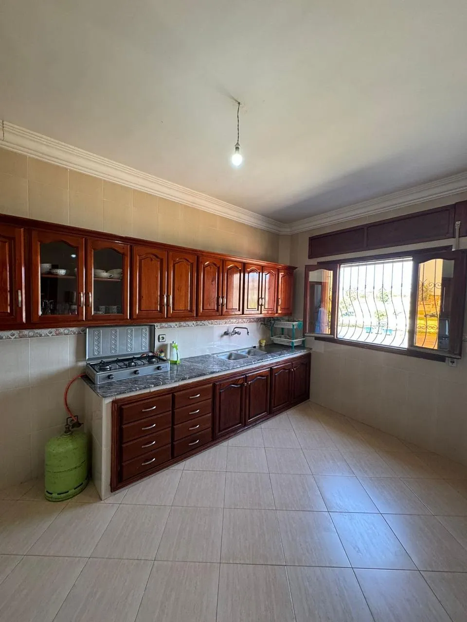 Appartement spacieux à louer dans le quartier Zemouri à Tanger.130 m