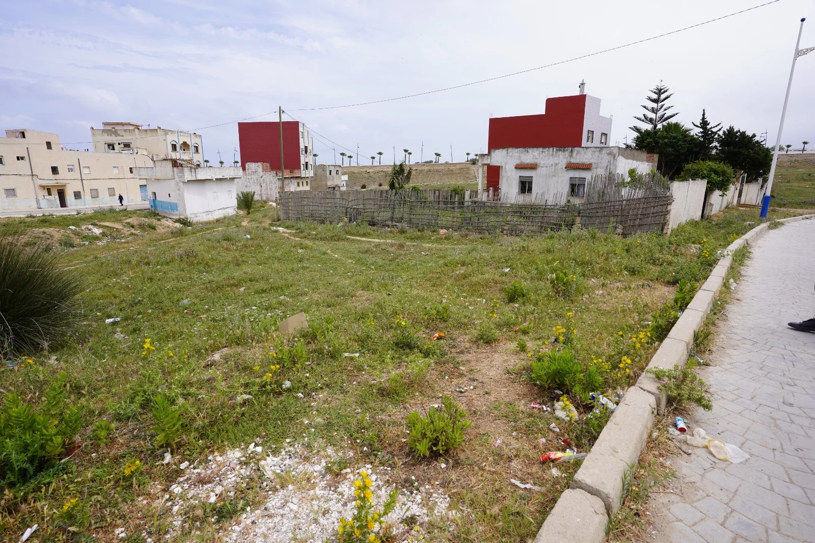 Terrain à vendre à Fnideq, proche de la route principale, 446 mètres