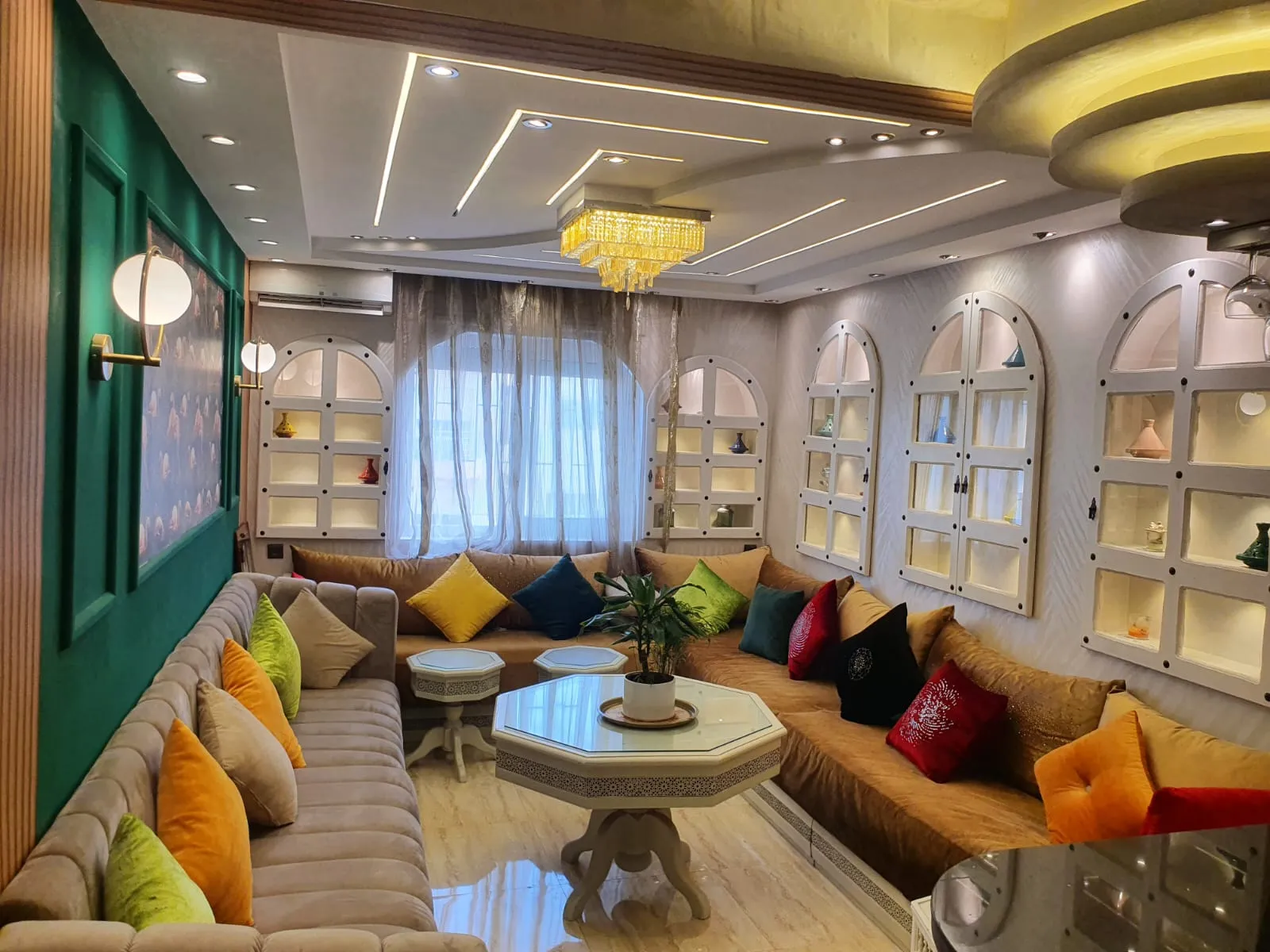 Appartement élégant à louer à Agadir, au 3 étage, avec une chambre et un salon.