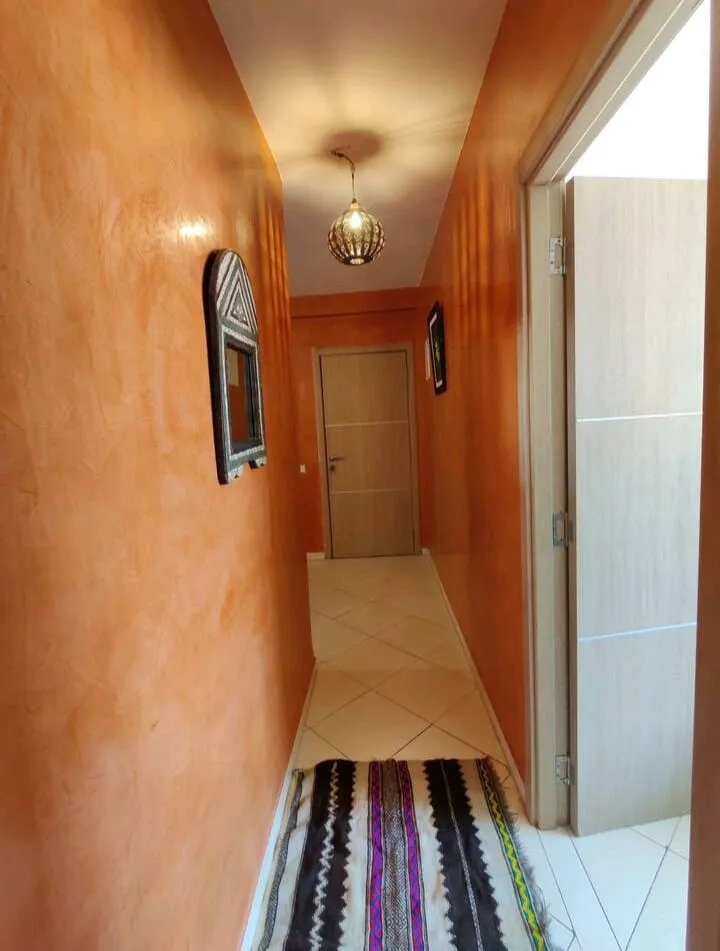 Appartement à louer au quartier Al-Hay Al-Mohammadi à Agadir, au deuxième étage.