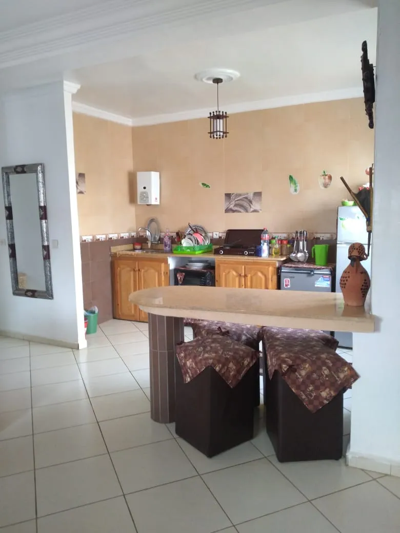 Appartement équipé au 3ème étage avec ascenseur à Oued Laou