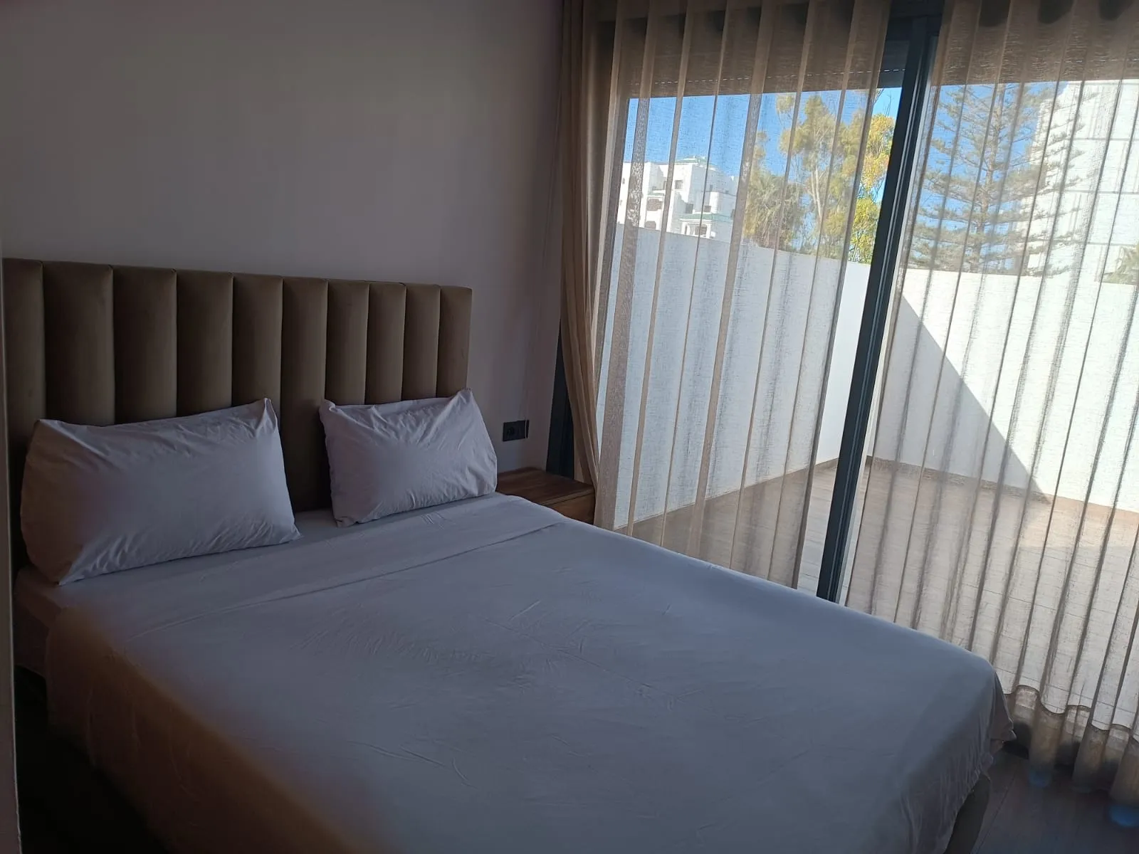 Appartement de luxe à louer à la journée à Maarif  composé de 2 chambre salon  
