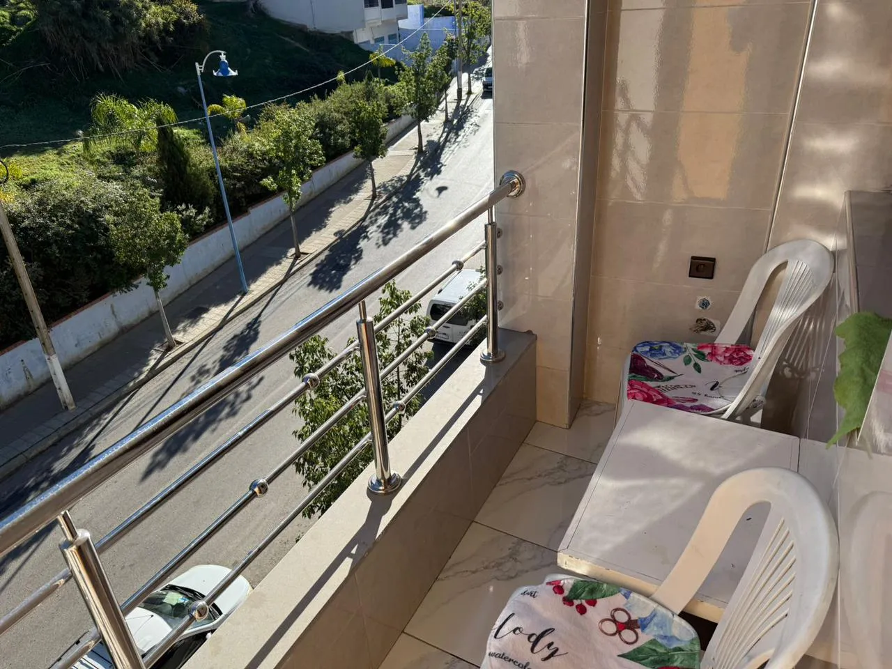 Appartement à louer quotidiennement à Chefchaouen, 2 chambres, salon, balcon, au premier étage 