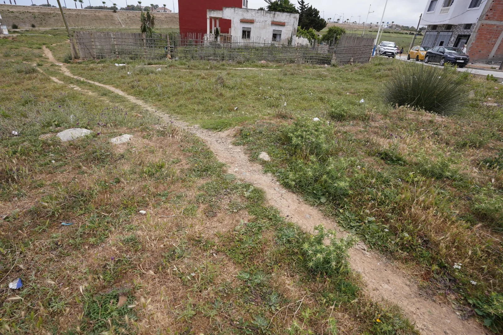 Terrain à vendre à Fnideq, proche de la route principale, 446 mètres