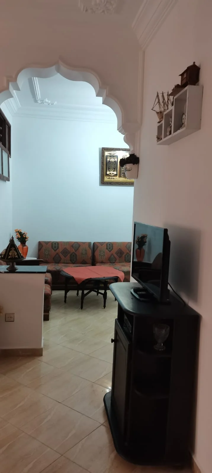 Appartement élégant à M'diq Bouzaghlal à louer 2 chambre salon 100 mètres Rez-de
