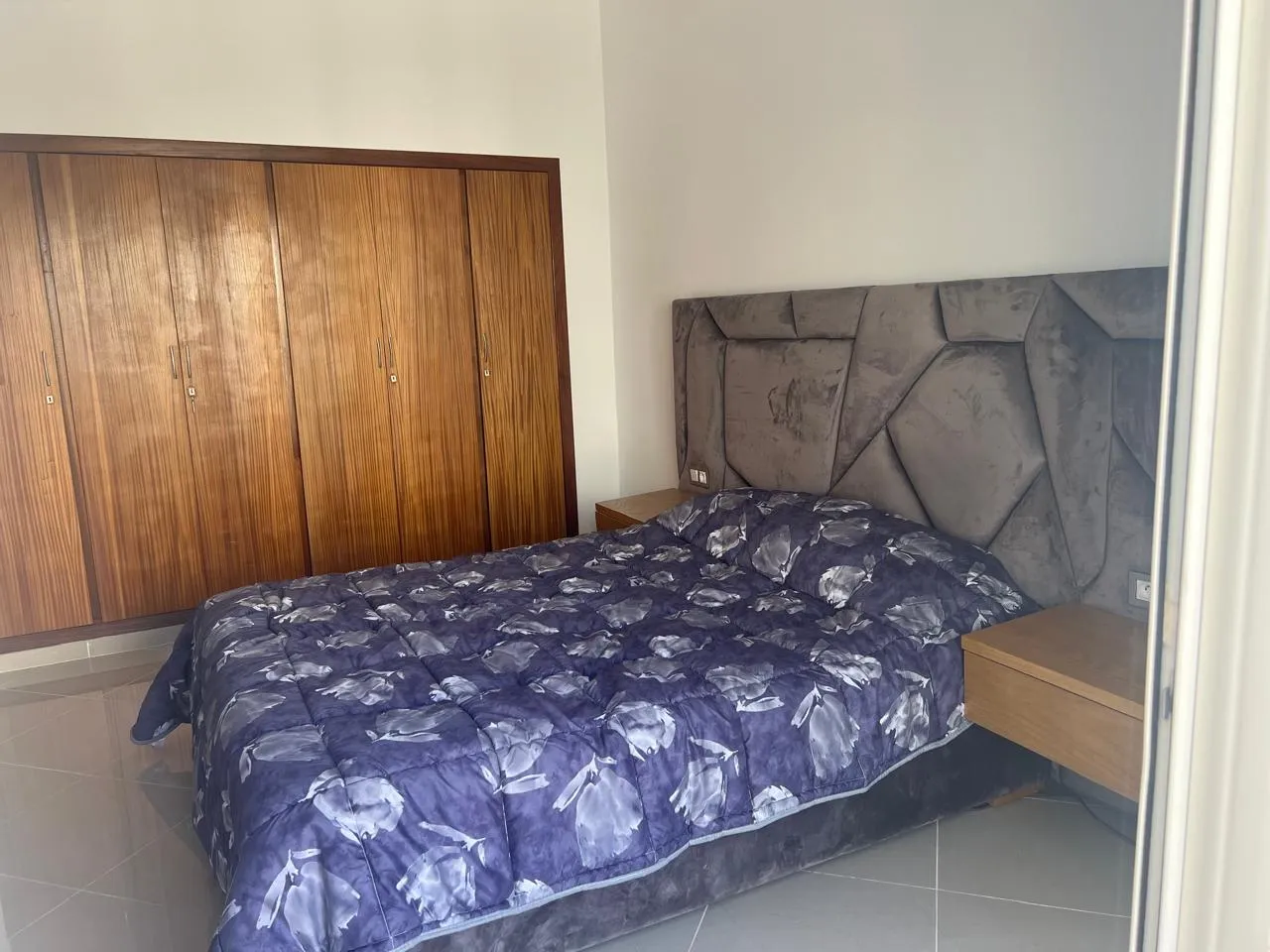 Appartement à louer  à la ville de Fnideq, près du corniche, au premier étage.