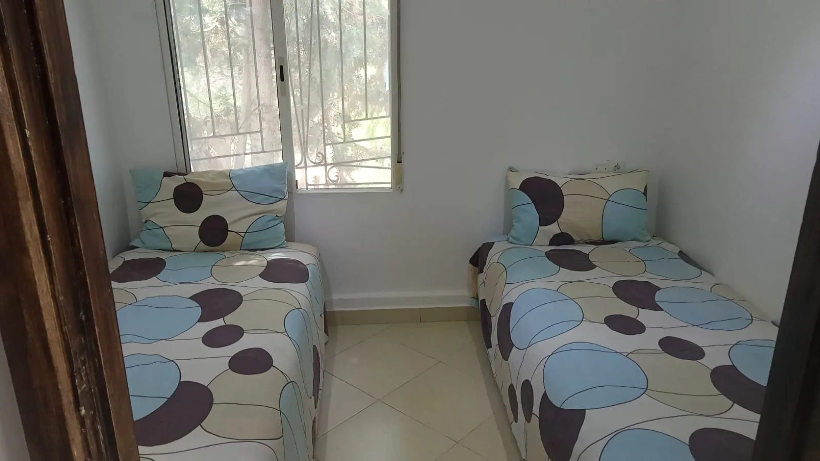 Appartement au rez-de-chaussée à louer à la journée à M'diq – 2 chambres 