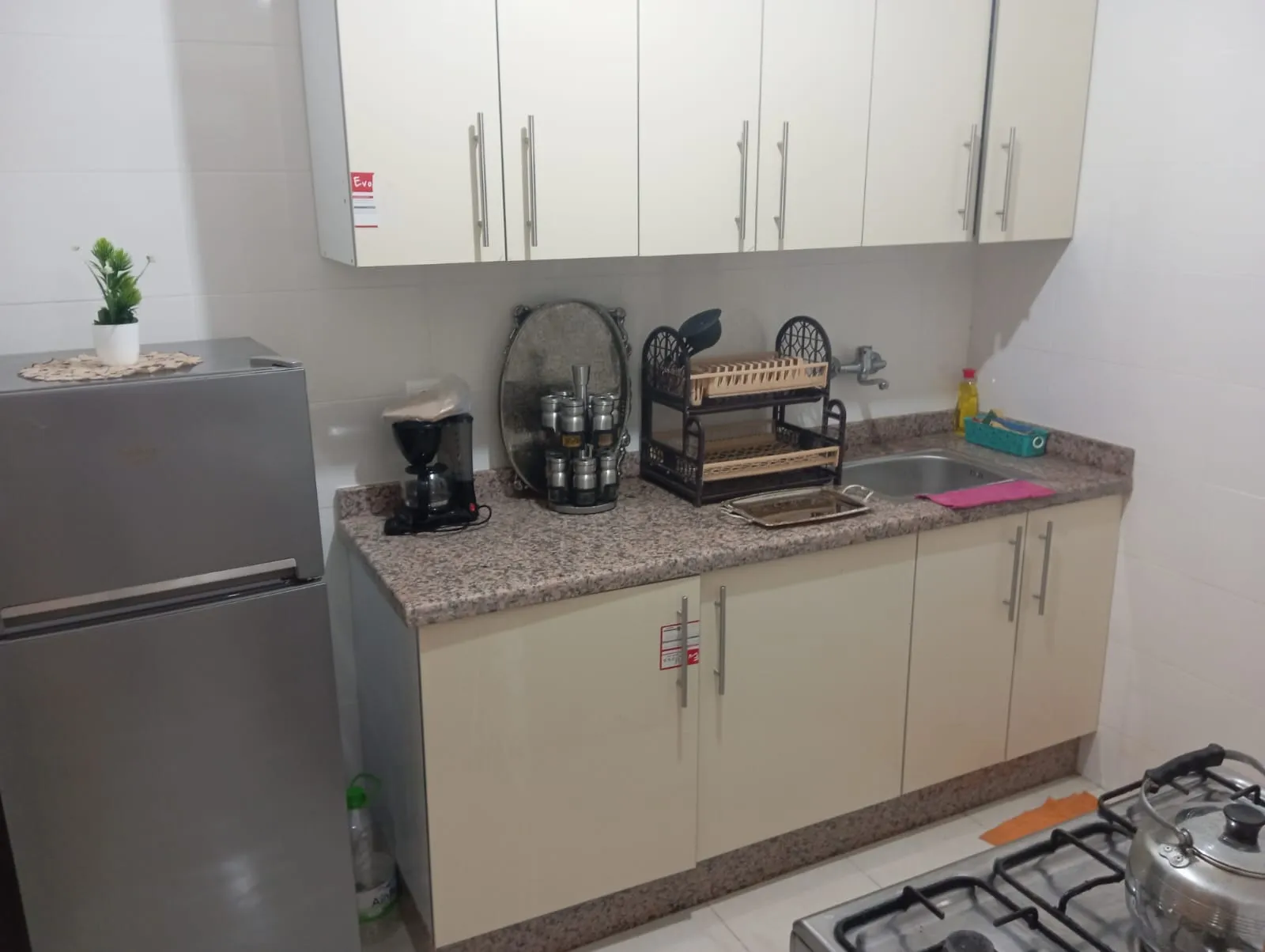Bel appartement à louer près de Marjane Tanger dans une résidence fermée.