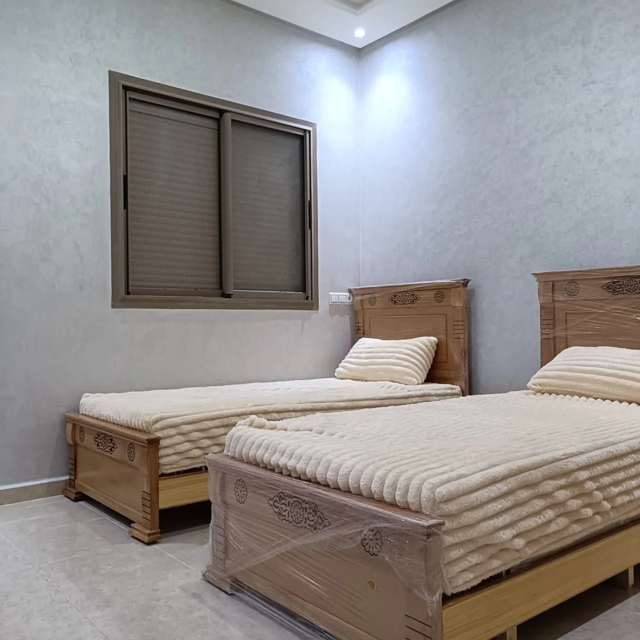 Appartement neuf meublé à louer au 2ᵉ étage dans le quartier Mhamid à Marrakech