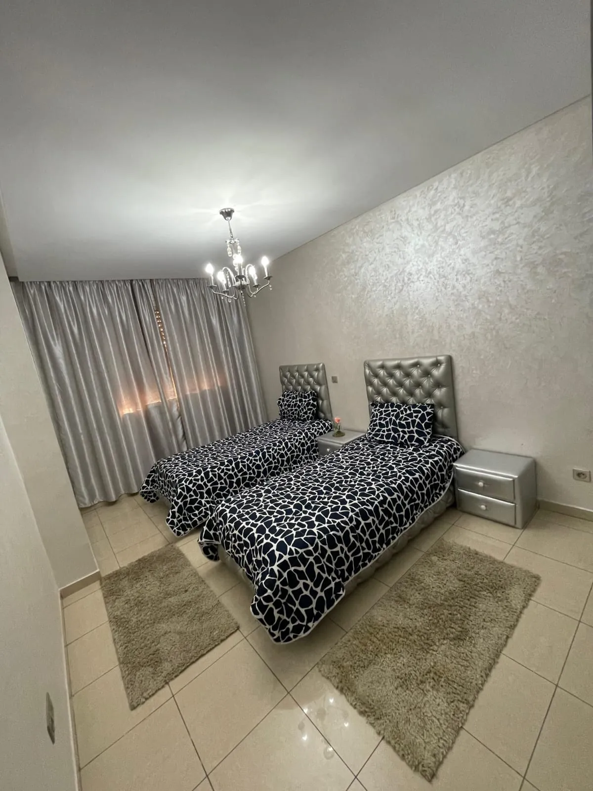 Appartement au design élégant à louer à Agadir, bien équipé.