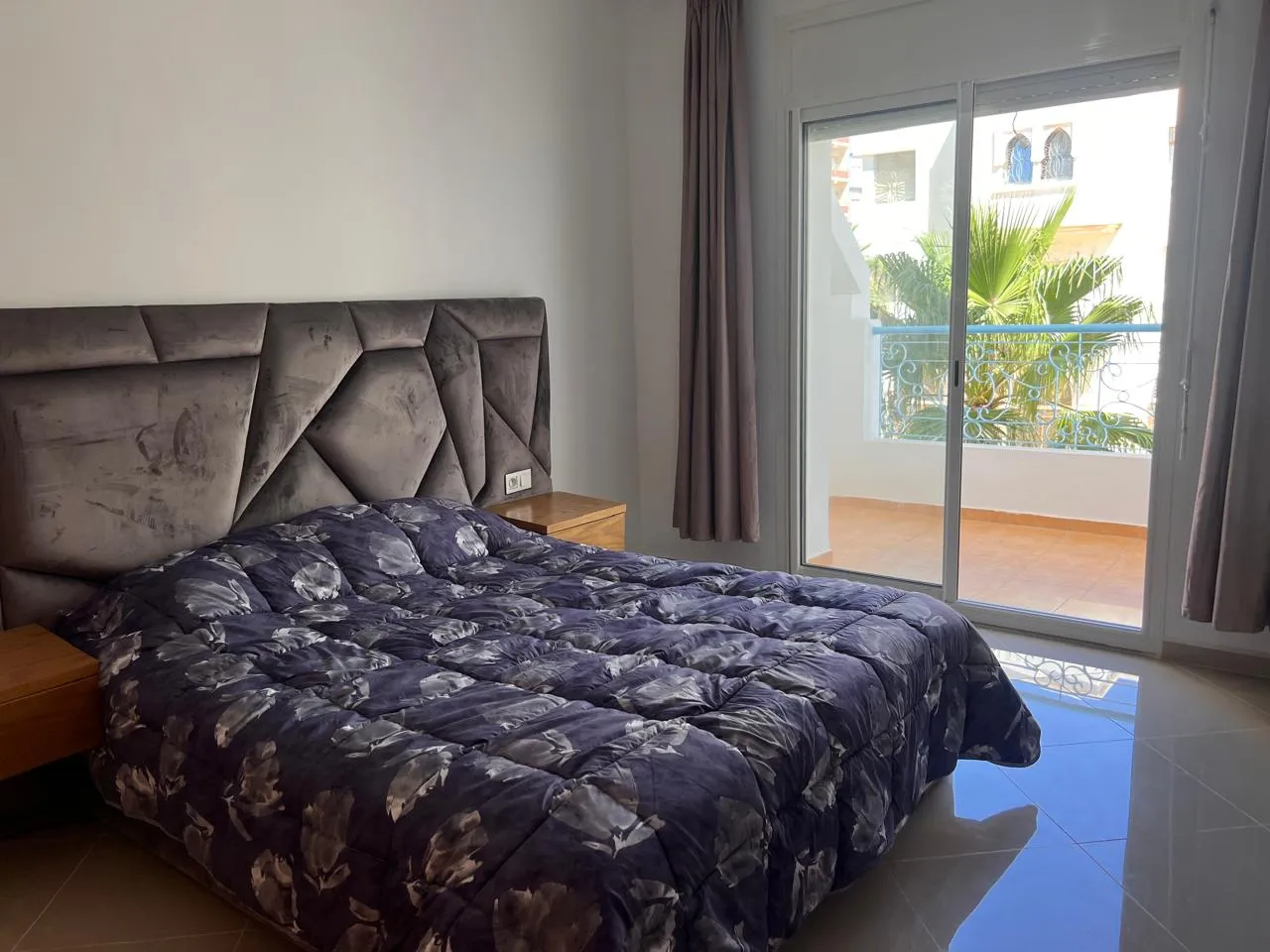 Appartement à louer  à la ville de Fnideq, près du corniche, au premier étage.
