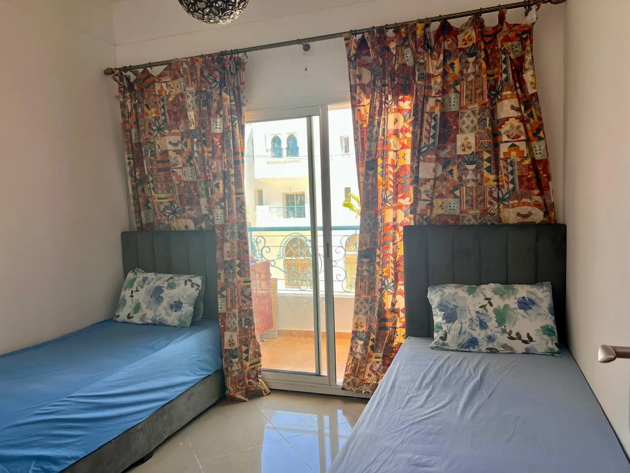 Appartement à louer  à la ville de Fnideq, près du corniche, au premier étage.