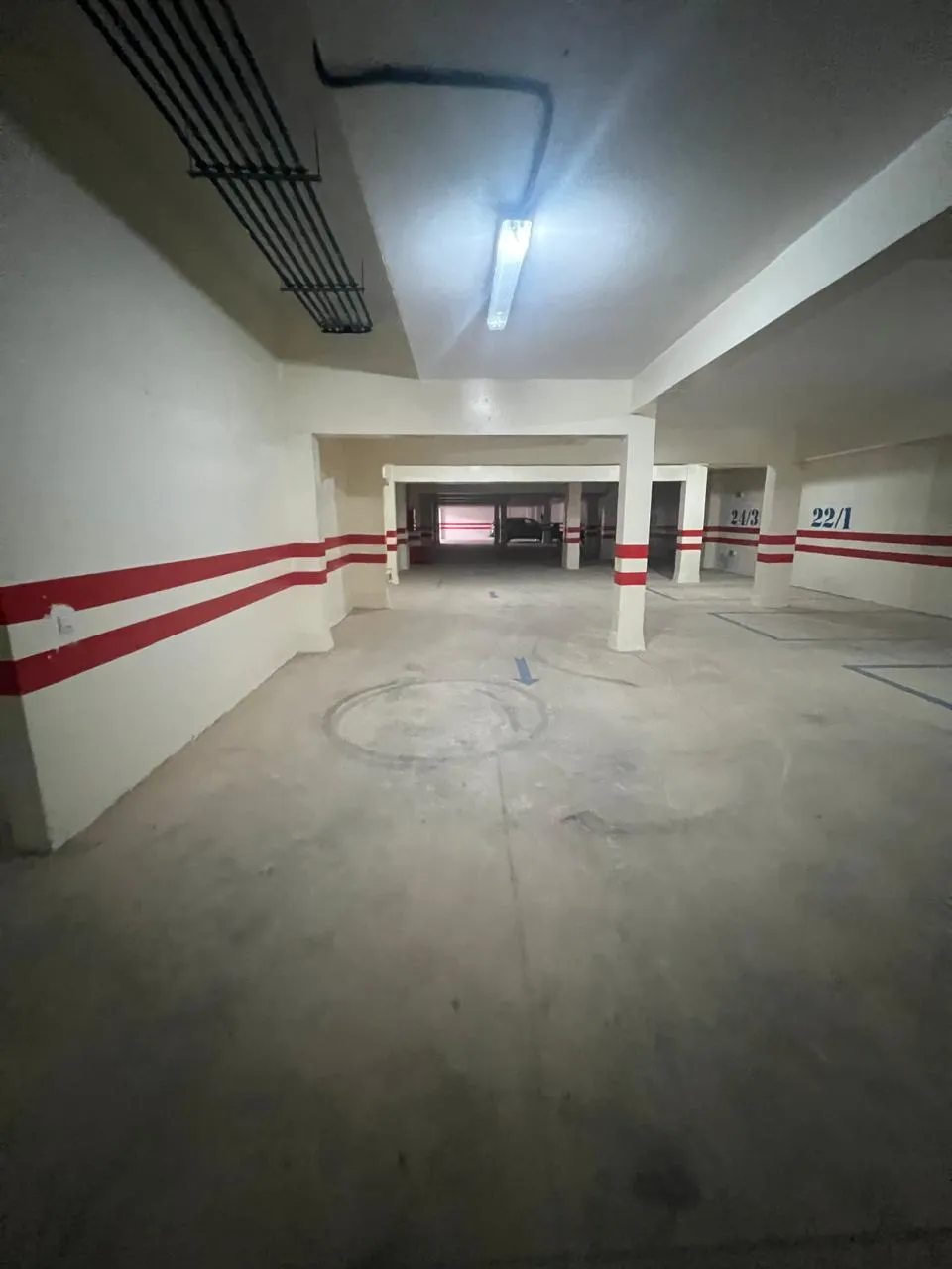 Appartement à vendre au 3ᵉ étage, composé de 2 chambres et d’un salon, titré.