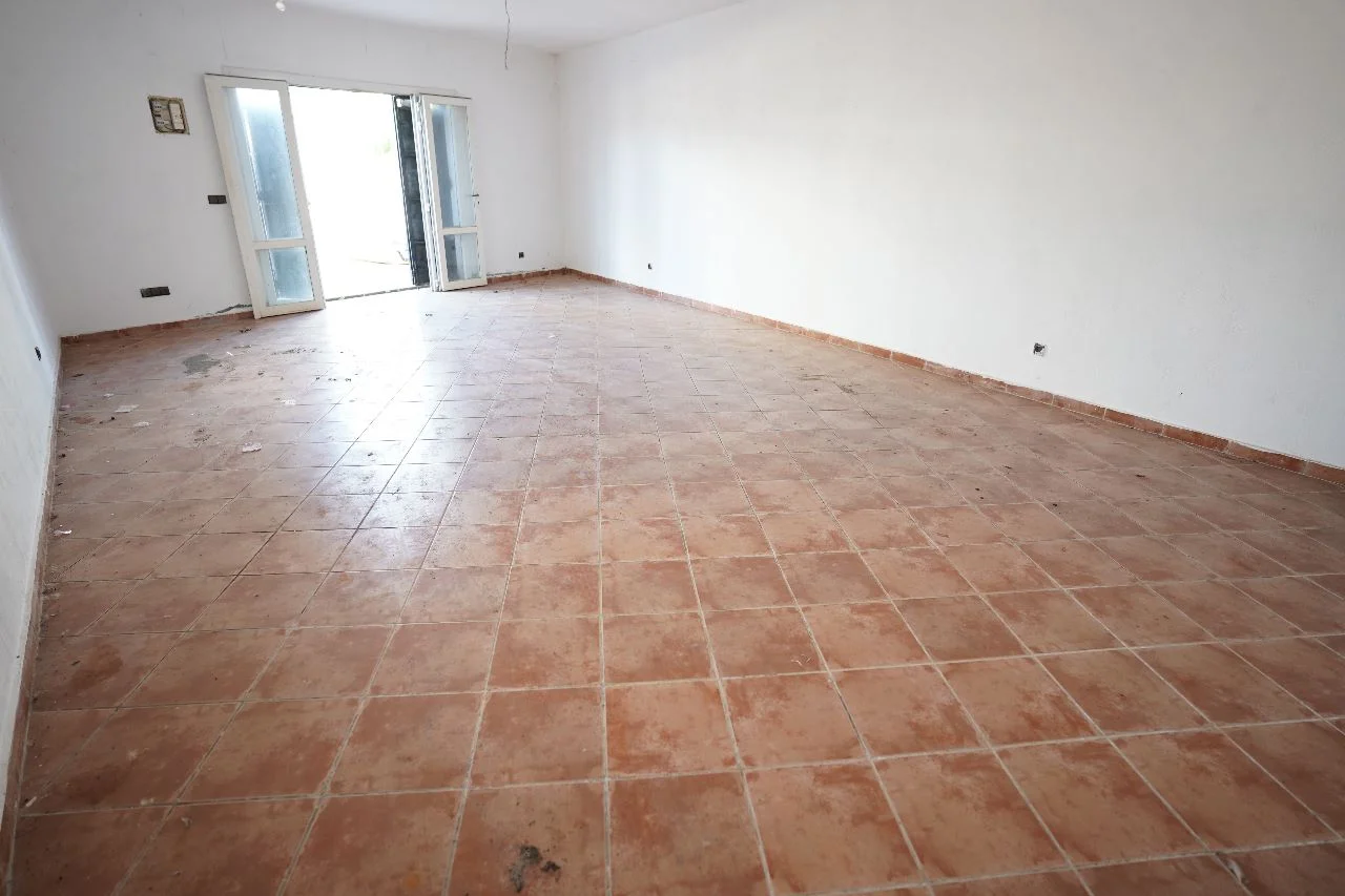 MAGASAIN COMMERCIAL À VENDRE OUED LAOU 40 MÈTRES 2 Façades