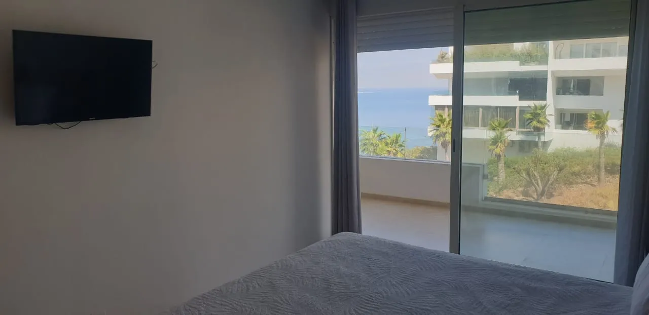 Appartement moderne à louer dans une résidence contemporaine avec vue sur la mer