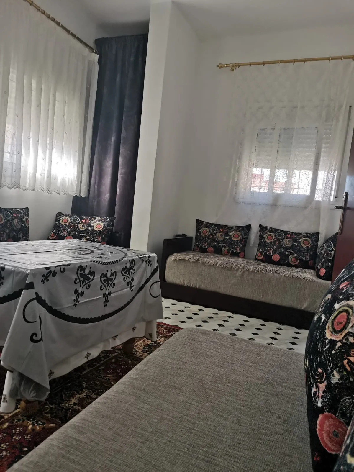 appartement a louer a mdiq 50 m a 2 étage chambre et salon 