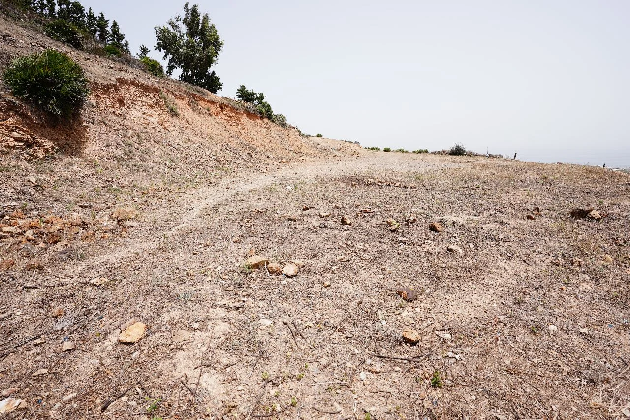 Un grand terrain dans la ville de Fnideq, à vendre, d'une superficie totale de 2