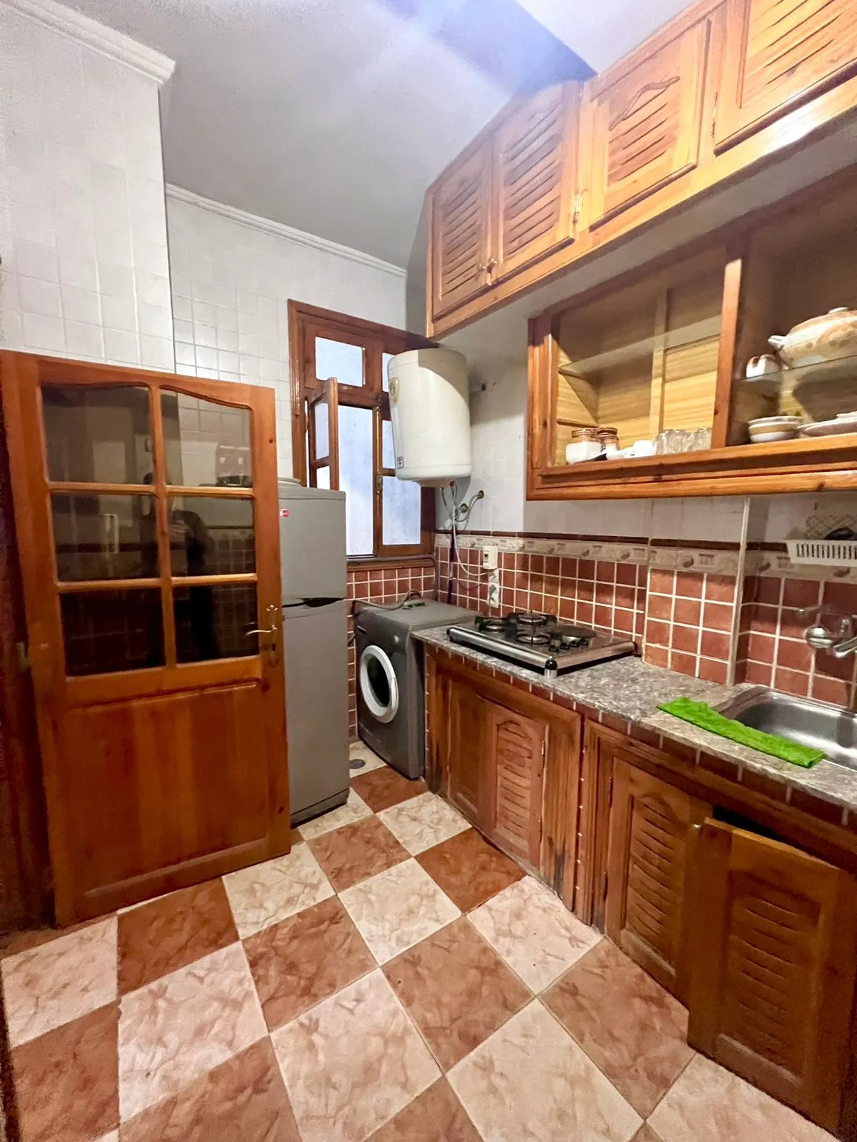 Appartement 2 chambres et salon à louer quotidiennement, 3e étage, centre-ville.