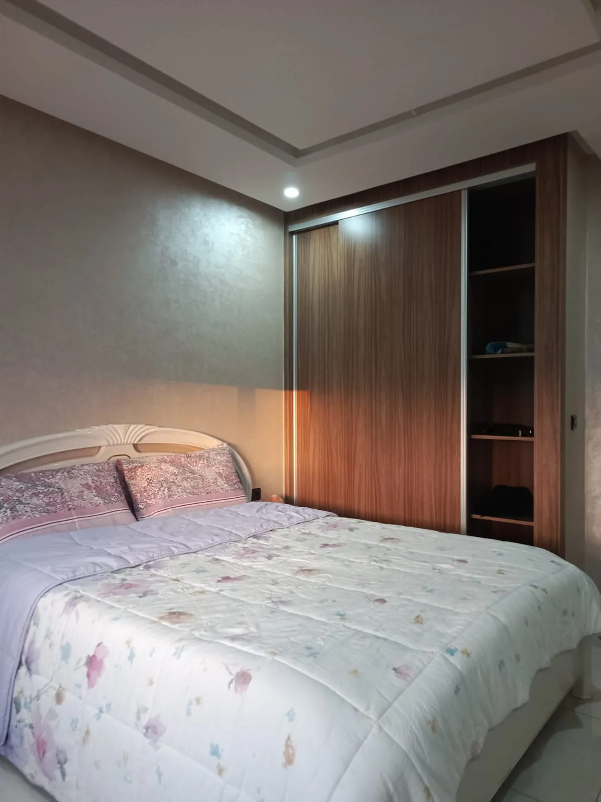 Appartement élégant à louer dans le quartier d'Idrâr à Agadir, 70 m² salon 