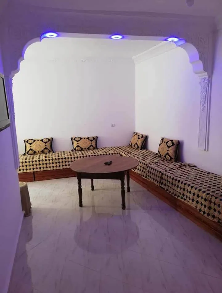 Appartement à louer au deuxième étage à Fnideq, en location quotidienne.
