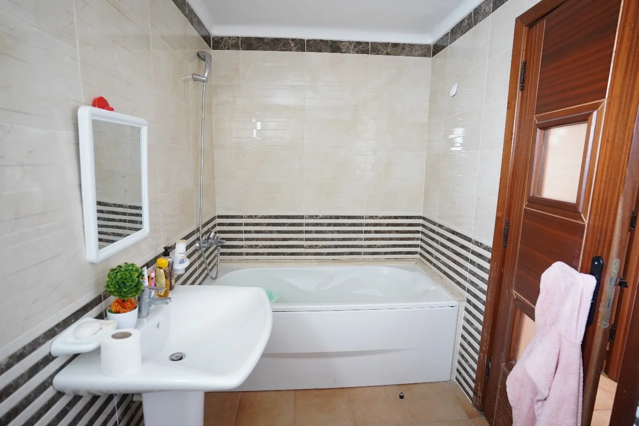 Appartement parfait à louer à kabila vista 2 chambre salon piscine 2 balcon 93mè