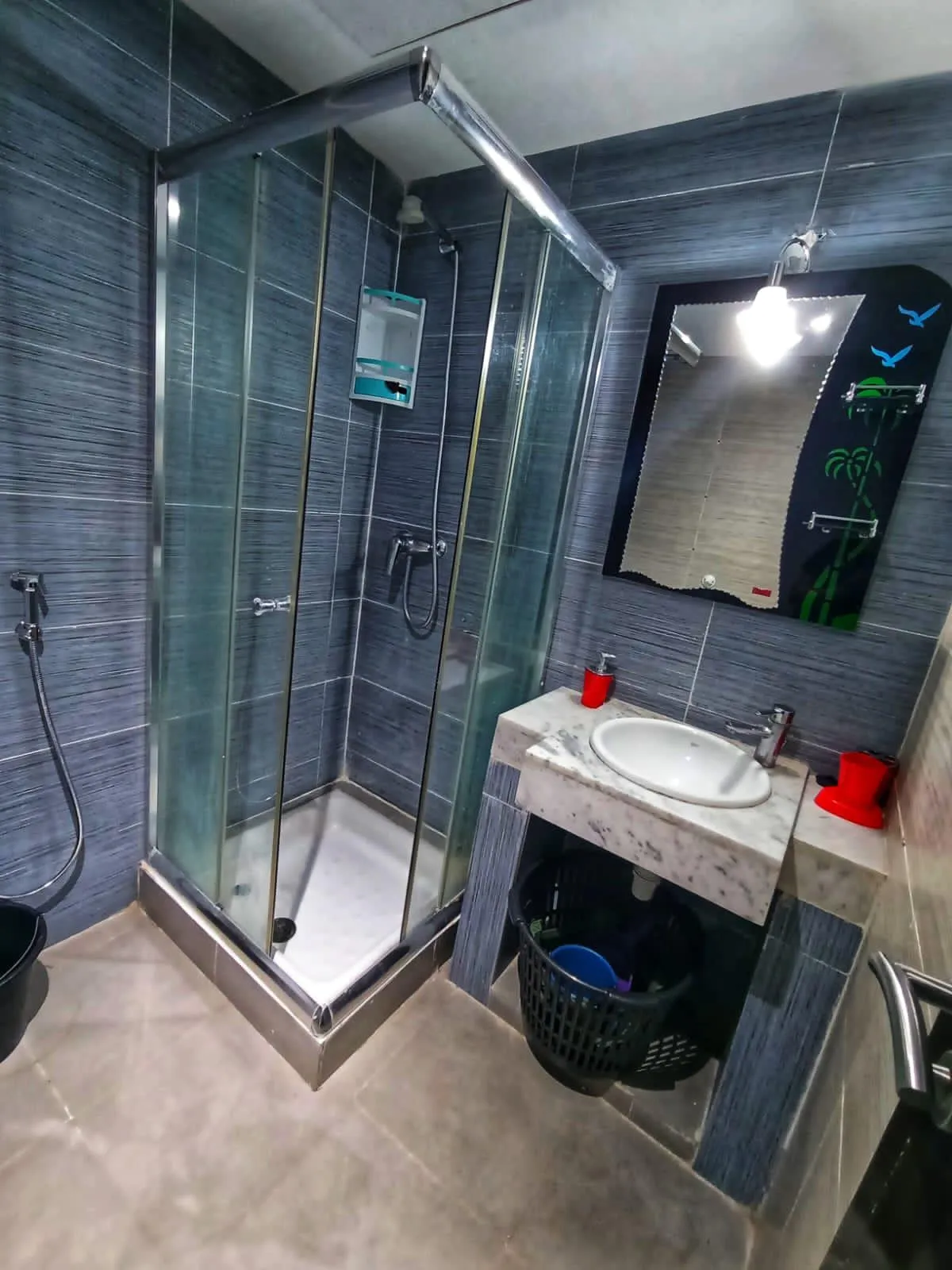 Appartement élégant à louer à Agadir, au 3 étage, avec une chambre et un salon.