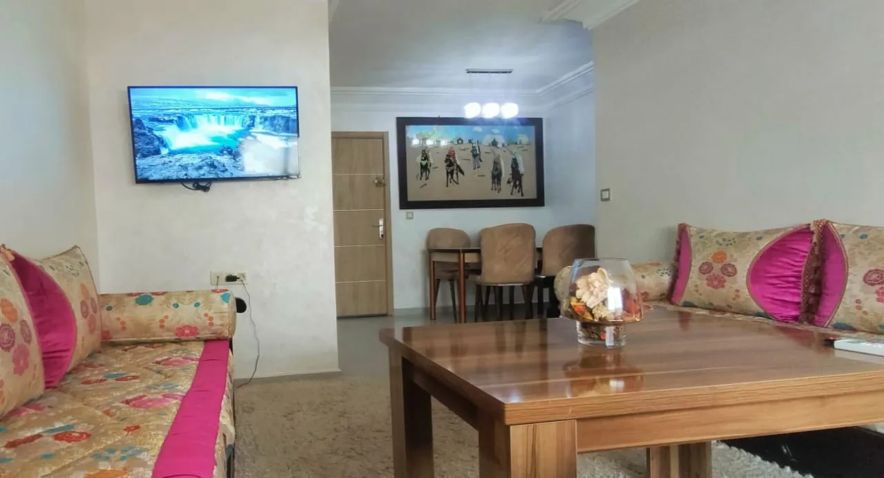Appartement au design moderne à louer à Agadir, dans une résidence sécurisée.