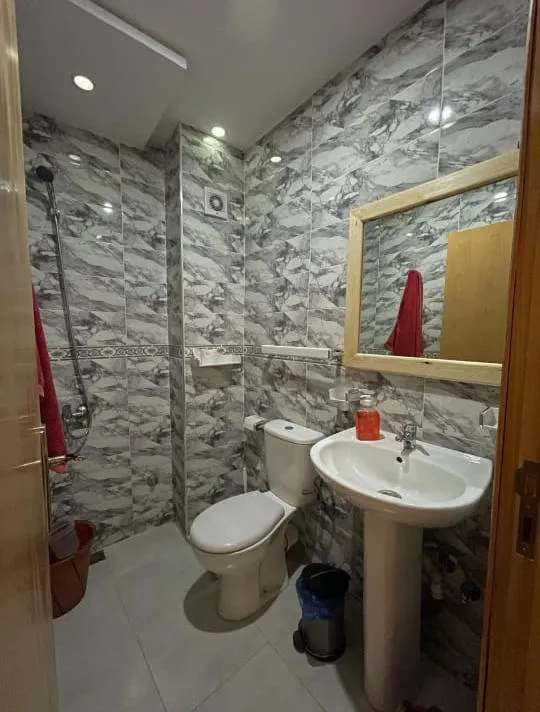 Appartement à louer à Chefchaouen, 4e étage, 2 chambres et un salon.