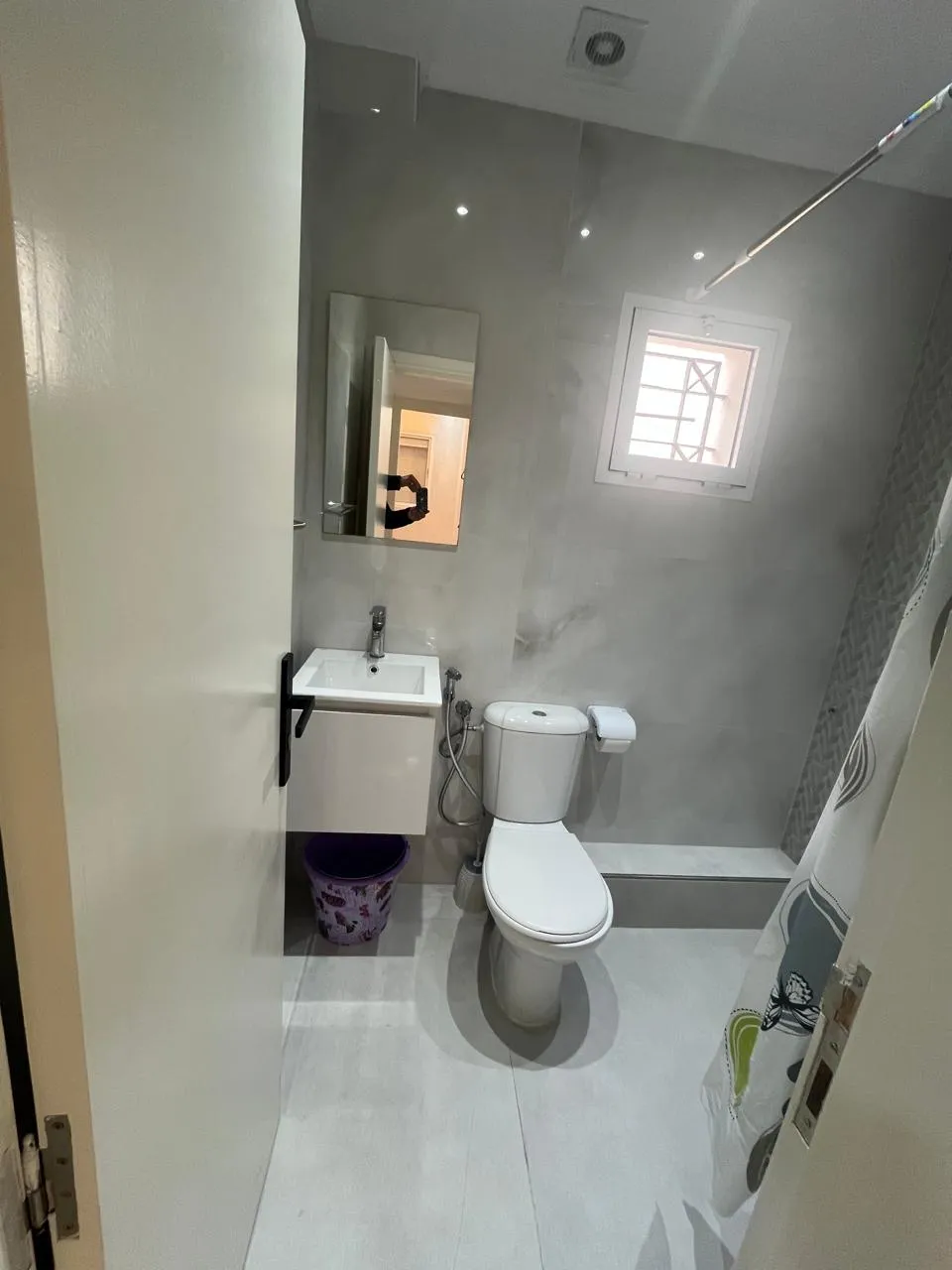 Appartement élégant à louer dans le quartier d'Idrâr à Agadir 2 chambres salon 